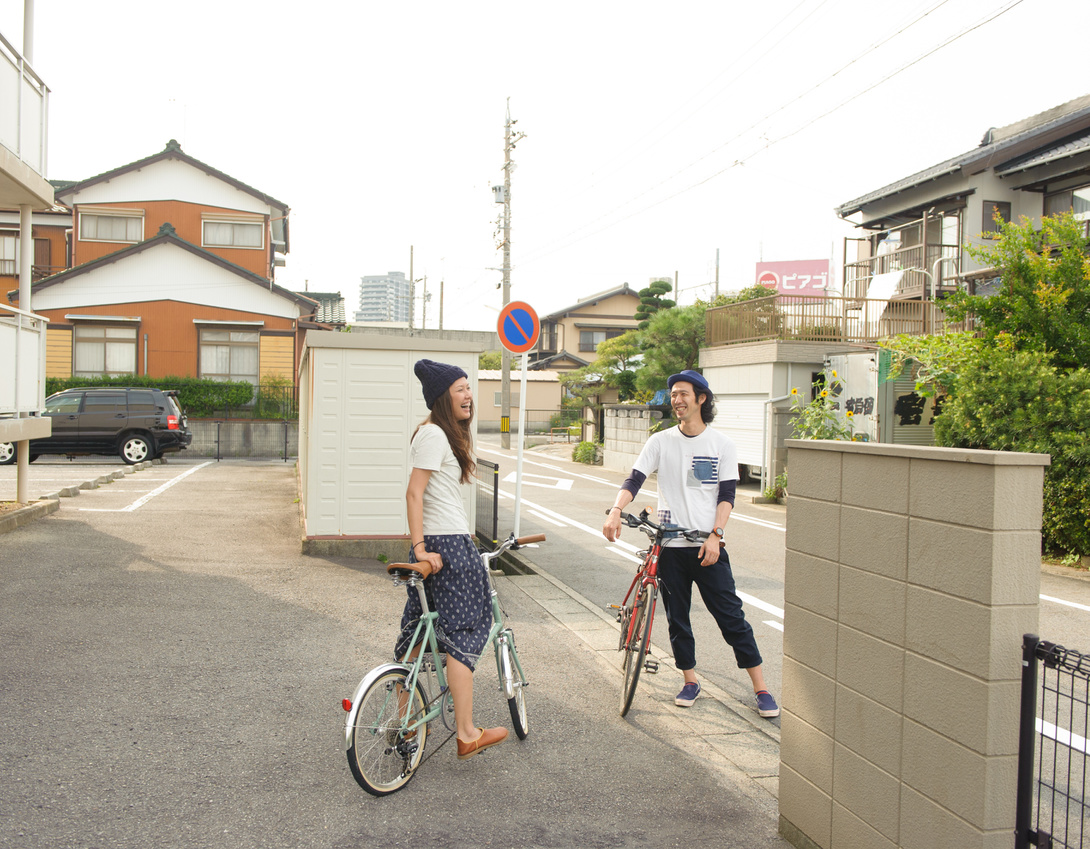 新居の前